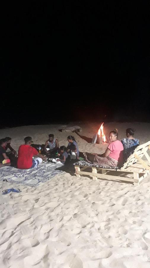 Dolphinchilling Hotel Alankuda Bagian luar foto