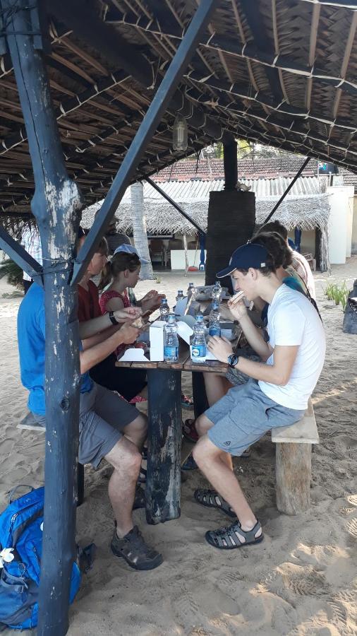 Dolphinchilling Hotel Alankuda Bagian luar foto